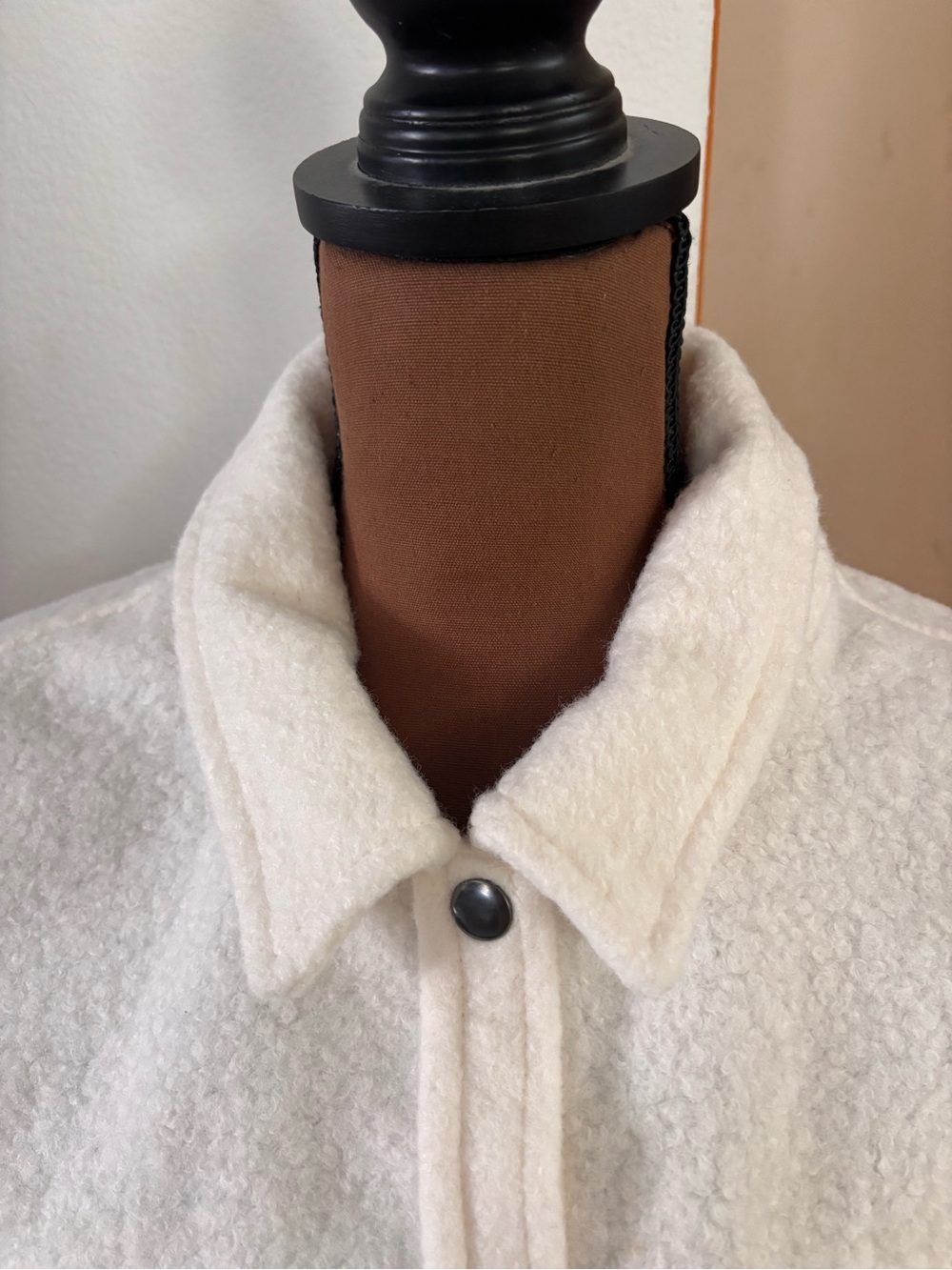 Love Tree Women Off-White Fleece Oversized Button-Up Shacket SZ M NWT. - Picture 6 of 8